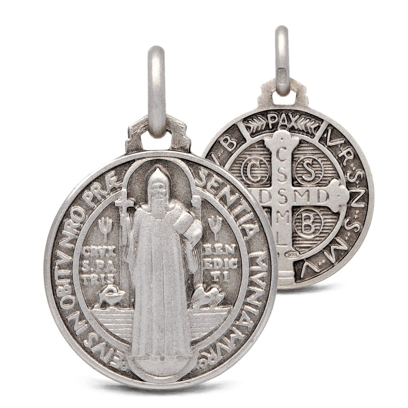 Święty Benedykt.  Srebrny medalik oksydowany.  Medalik św Benedykta. 3.9 g  18 mm