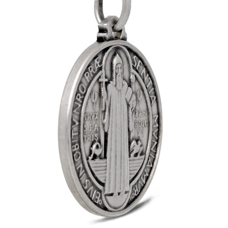 Święty Benedykt.  Srebrny medalik oksydowany.  Medalik św Benedykta. 8,6 g  25 mm
