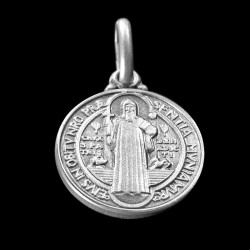 Święty Benedykt.  Srebrny medalik oksydowany.  Medalik św Benedykta. 2,75 g  16 mm