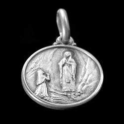 Matka Boska z Lourdes.   Srebrny medalik.  Medalik srebrny Matki Bożej z Lourdes. 1.9 g  Gold Urbanowicz